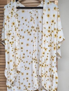 Lightweight White Floral Kimono Top - Yellow Sunflower Print